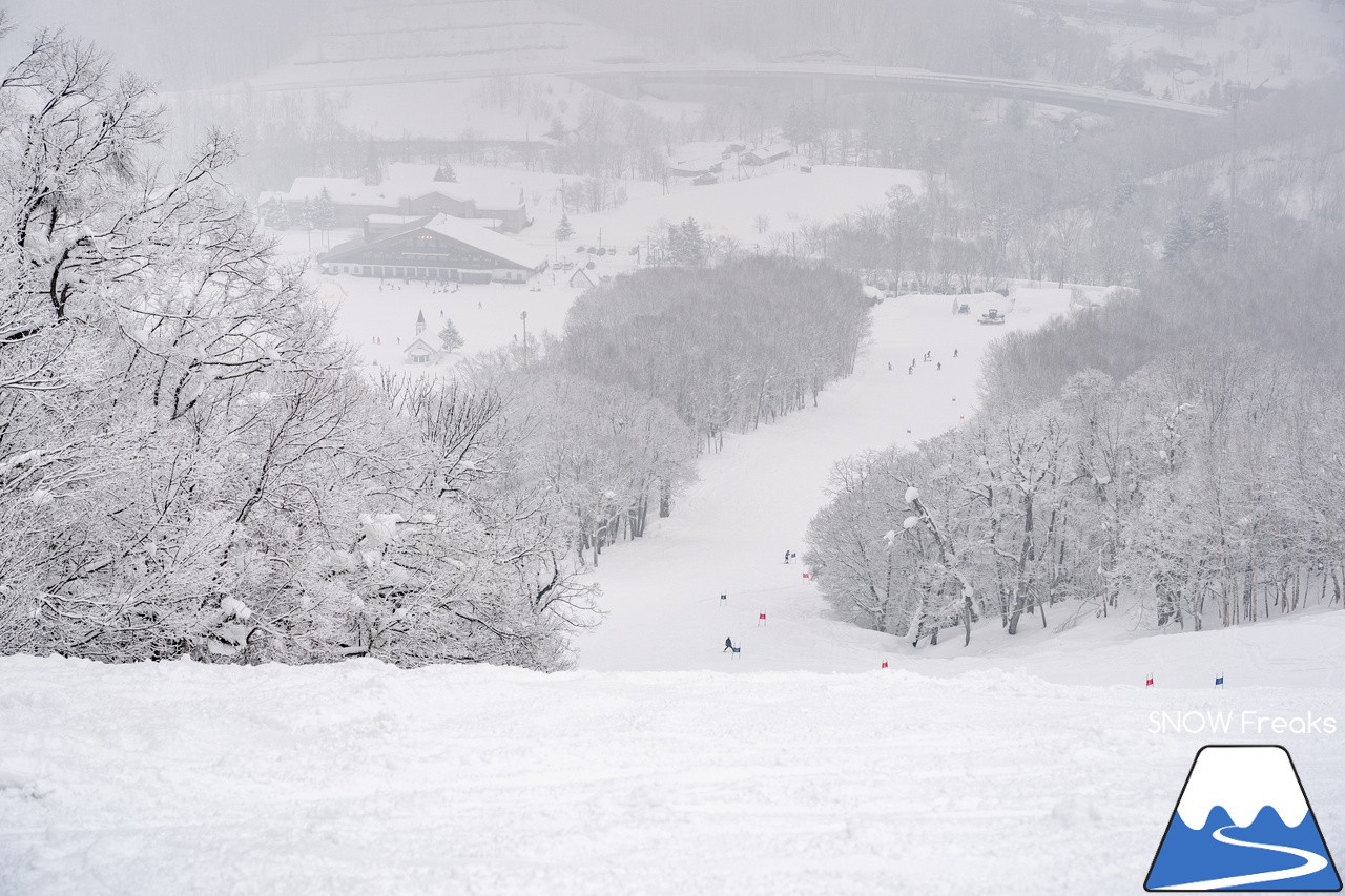 かもい岳国際スキー場｜今シーズン誕生した『山道コース』で、４年ぶりに西ゲレンデへ！懐かしい景色の復活に心弾む１日！